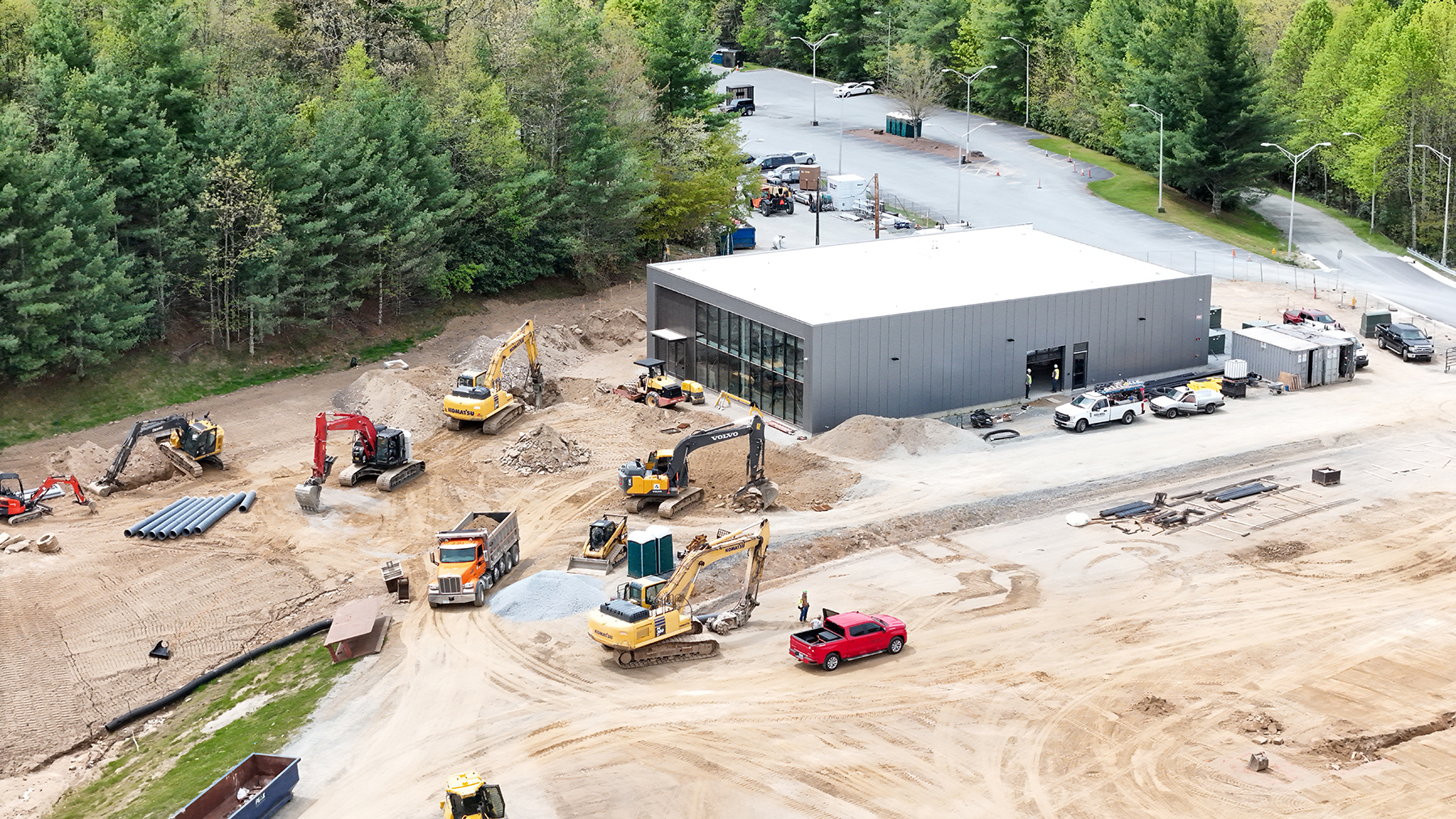 Construction outside the DES Building, future hub for the Innovation District's energy system.